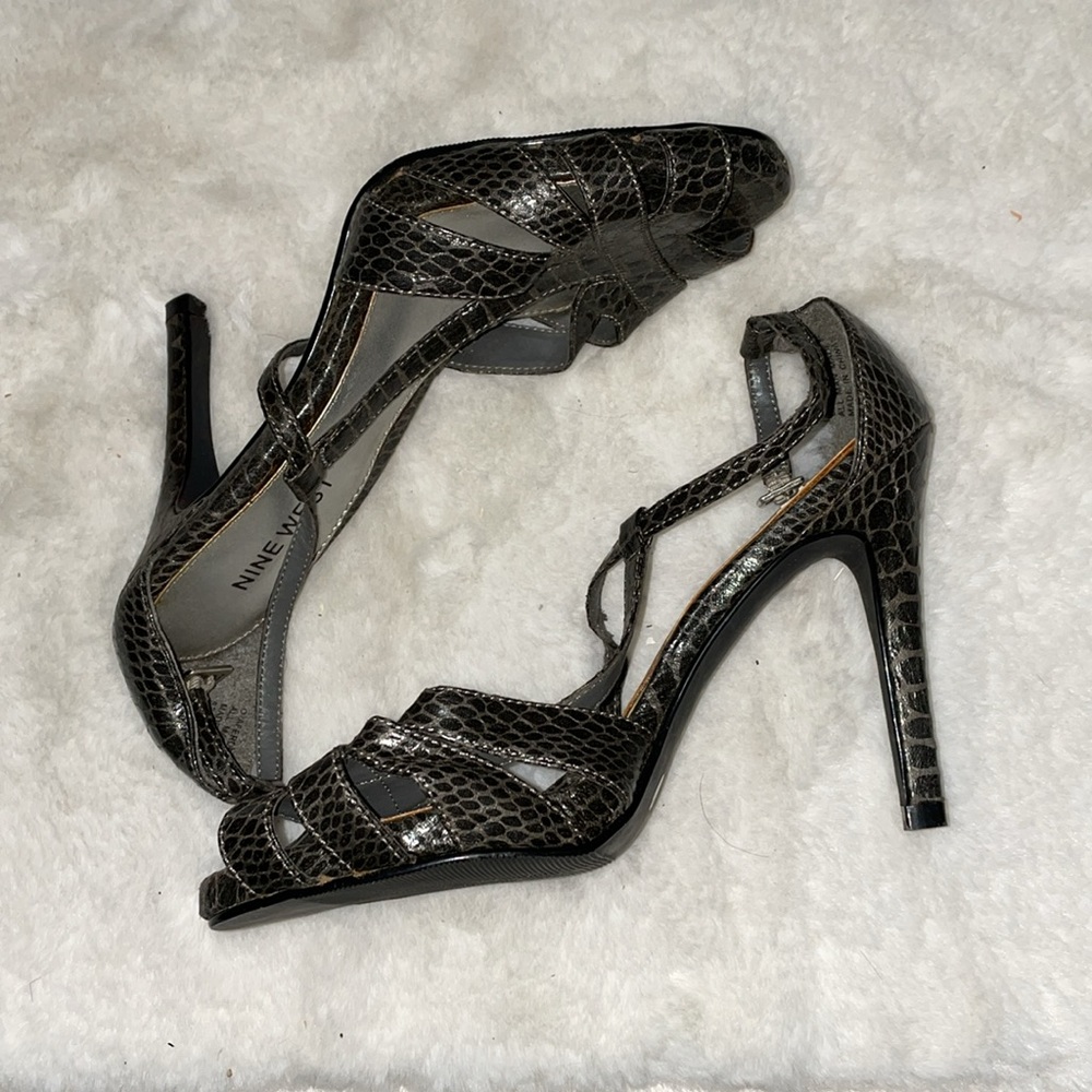 Heels - Picture 2 of 3
